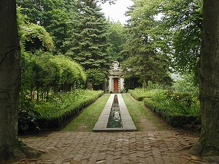 If you visit, you'll learn about Cornelia's reflecting pool, which was built so that it appears longer than it is when viewed from this end (it's 18 inches wide at the near end and only 10 inches wide at the far end).