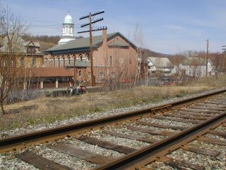 Wider view of the D&H rails in relation to the culvert.