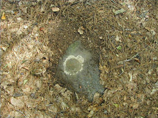 Eye-level view of the mark on the outcropping.