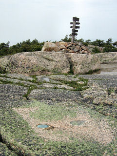 Station in relation to the large cairn/signpost.