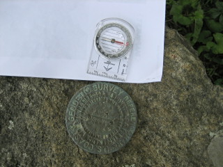 The compass (which points to the station mark) shows that the arrow on the RM is nearly 90° off.