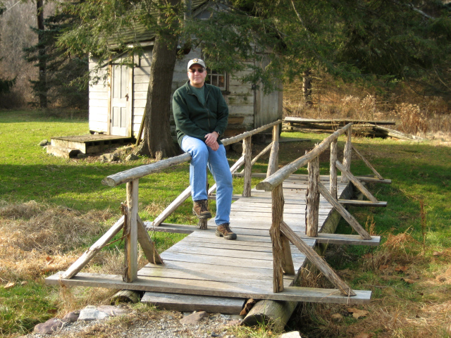 Along the way we found this lovely bridge and little shed.