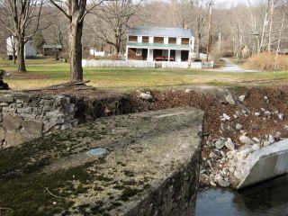 Eyelevel view of Z 33 on the bridge headwall.