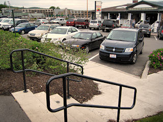 It's a busy morning near the pier! The tidal station can be seen on the steps.