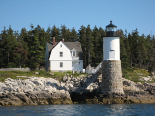 In the sunshine on our return trip, the lighthouse was vibrant.