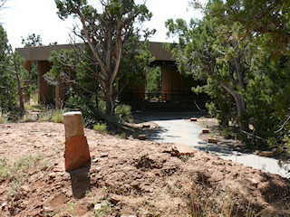 Looking SSE toward one of the pithouses near Mesa Top Loop Road.