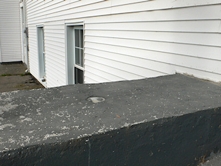 Eyelevel view of the disk on the pillar foundation.