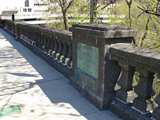 Looking E along the S bridge bannister.