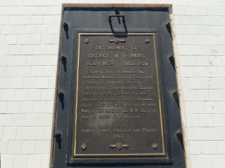 Commemorative plaque on the tomb