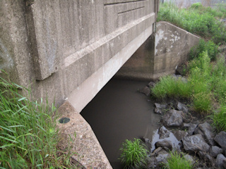 Eyelevel view of the disk on the bridge wingwall.