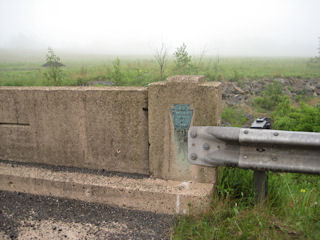 The bench mark is on the SW wingwall, directly behind this PADH plaque.