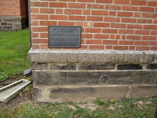 The mark is near a plaque designating the court house as an historic landmark.