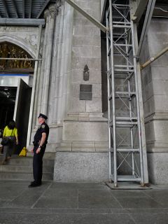 The mark is on the column just SW of the Fifth Avenue entrance.