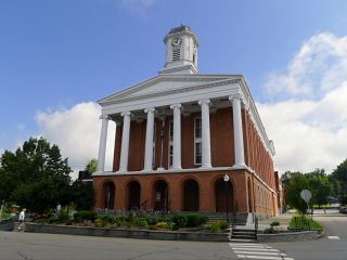 Looking toward the courthouse from Maple Street.