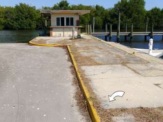 Looking E toward (apparently) the old houseboat rental building.