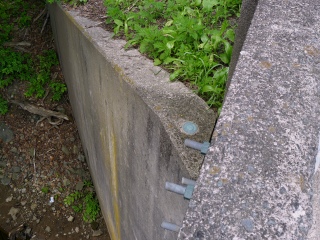 Eyelevel view of the disk on the bridge wingwall.