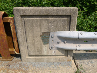 The mark is directly behind this PDH plaque on the SE wingwall of the bridge.