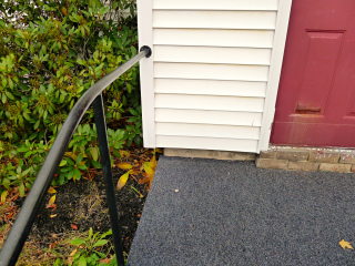 Eyelevel view of the carpet-covered ‘hump’ on the doorstep.