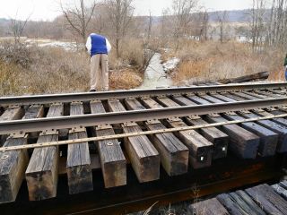 Dad checks the abutment and finds nothing.