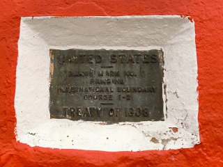 The descriptive plaque