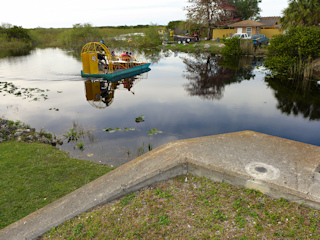 Looking W from the top of the rise. An airboat tour is just beginning.