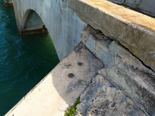 Eyelevel view of the disk on the wingwall, right next to DUCK 2.