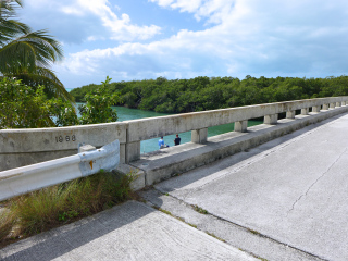 Bridge date: 1968. Typical Keys scene in the background.