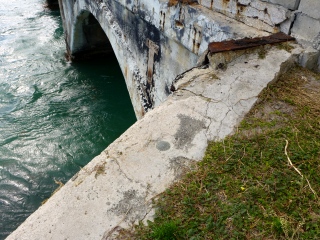 Eyelevel view of the disk on the wingwall