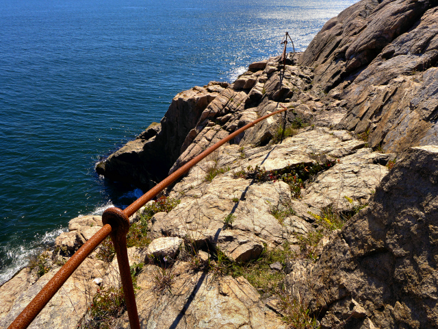 Iron railings, remnants of the old trail!