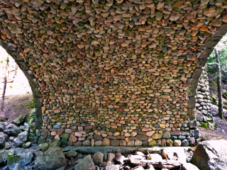 Rockefeller's cobblestone bridge