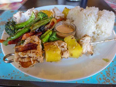 Chicken skewers with tikka sauce