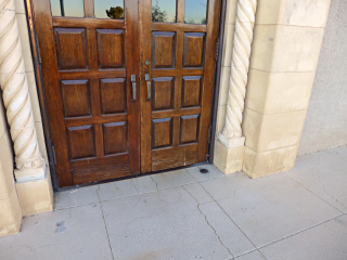 Eyelevel view of the disk set in the doorway