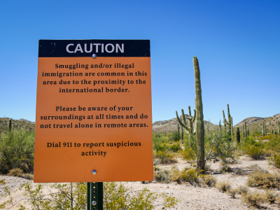 Warning signs close to the Mexican border