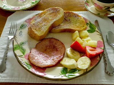 Coconut French toast with ham and fresh fruit