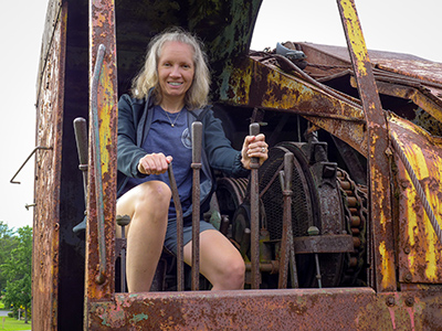 Zhanna had to try out the mining equipment for herself!