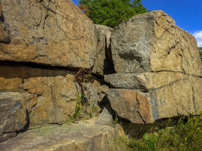 The roadside cave, very close to the Great Hill trailhead