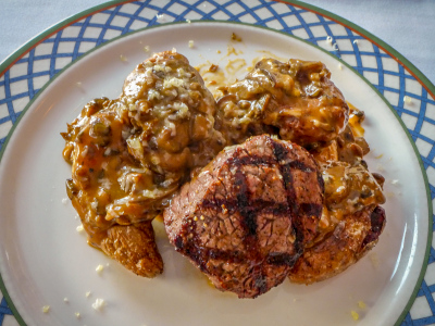 Filet with potatoes and mushroom sauce