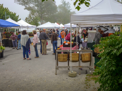 Farmers' market scene