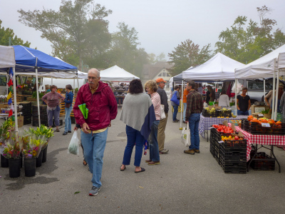 Farmers' market scene