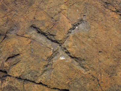 Chiseled cross benchmark in Bernard