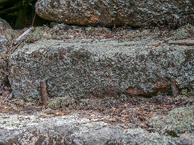 Example of the use of iron rods to secure the granite steps in place