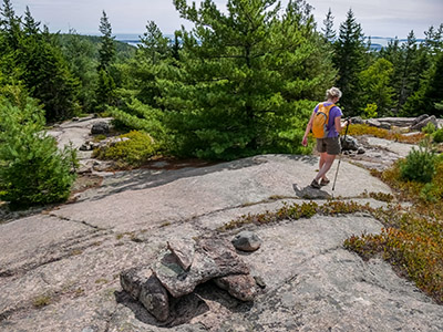 Here the Van Santvoord trail emerges onto open ledges ...