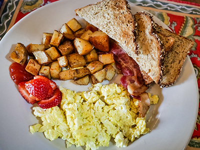 Scrambled Eggs & Homefries at the Black Friar Inn