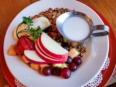 Breakfast at 2 Cats, House Granola & Fruit for Zhanna