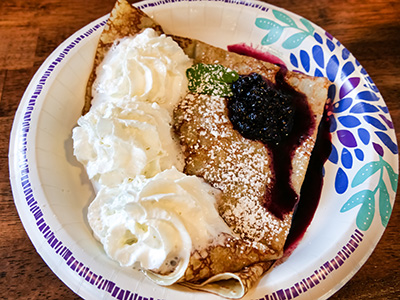 Wild blueberry crêpe