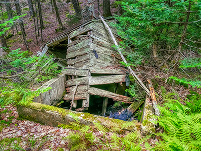 Abandoned structure, Lower Hadlock Pond