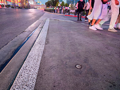 Eyelevel view of the disk on the traffic island