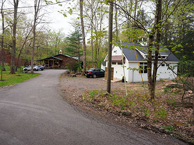 Grounds of the Cottage in the Woods Bed & Breakfast