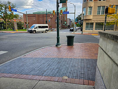 Looking E toward the intersection of Market and 4th Streets