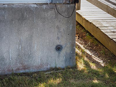 Eyelevel view of the disk on the foundation.